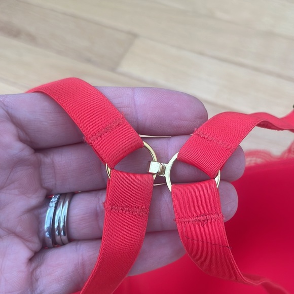 Lively red lace bra - Picture 5 of 6